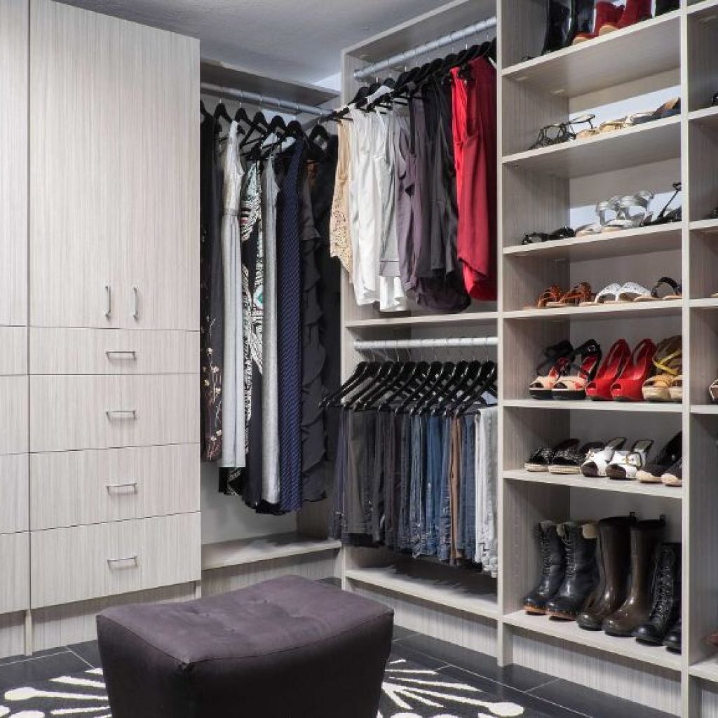 Walk in custom closets design for home organization